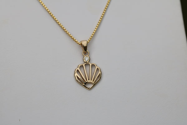 Gold Shell Pendant in 14k