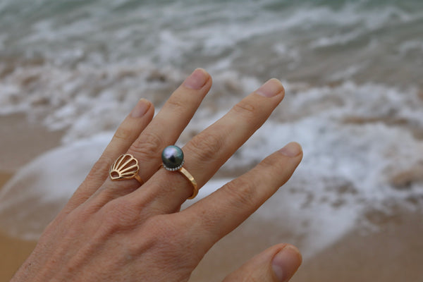 Gold Shell Ring in 14k