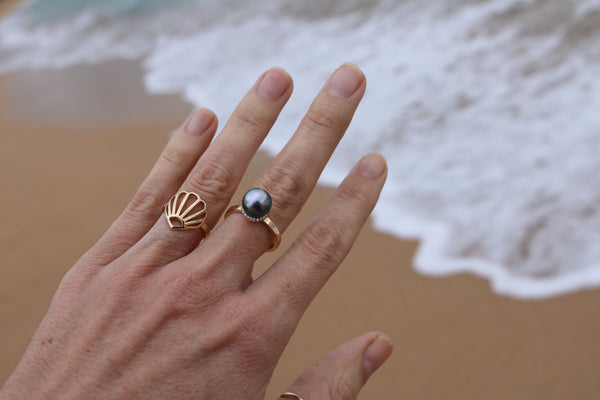 Gold Shell Ring in 14k