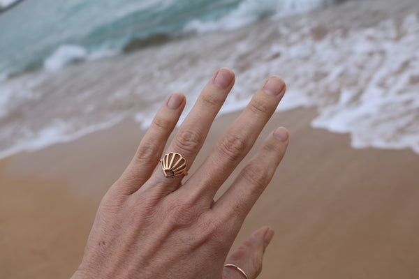 Gold Shell Ring in 14k