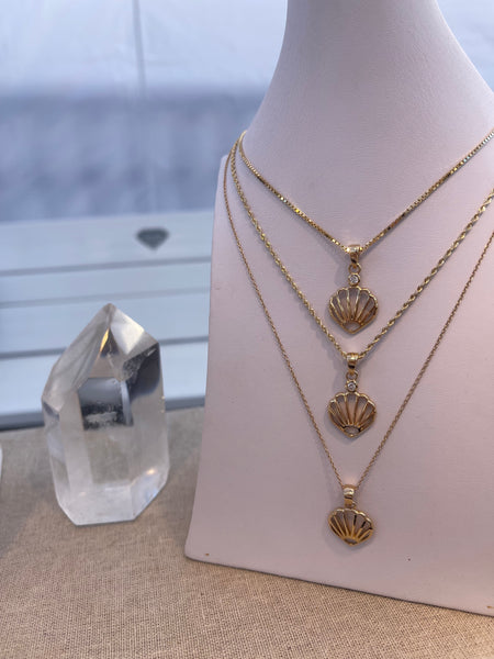 Gold Shell Pendant in 14k
