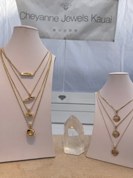 Gold Shell Pendant in 14k