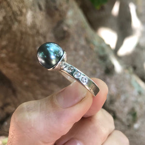 Tahitian Pearl Ring with 6 white topaz in Silver