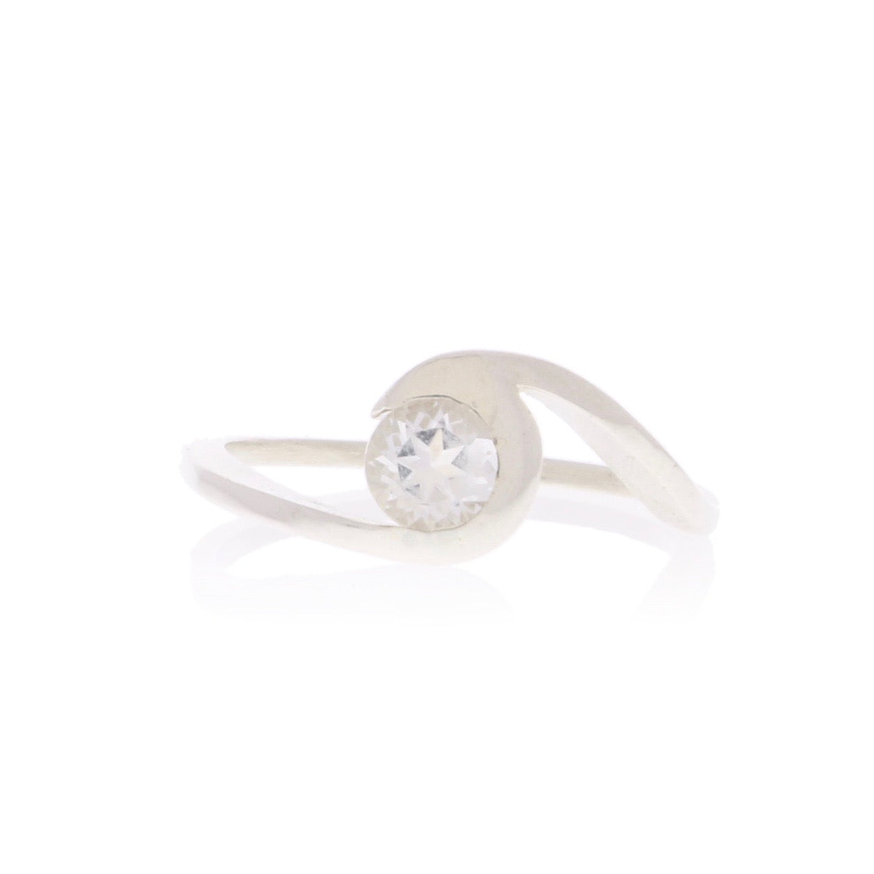 Round Solitaire Wave Ring
